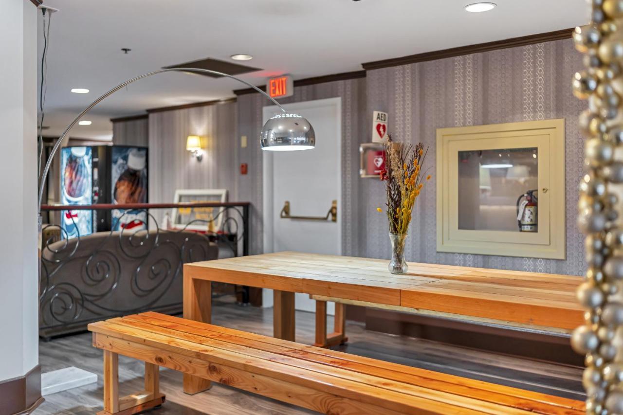 ויקטוריה The Bedford Regency Hotel מראה חיצוני תמונה