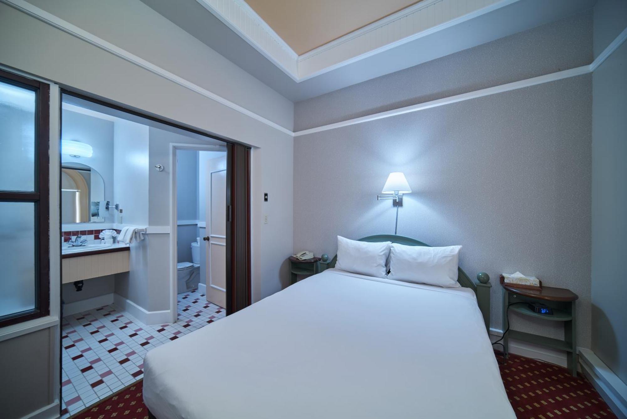 ויקטוריה The Bedford Regency Hotel מראה חיצוני תמונה