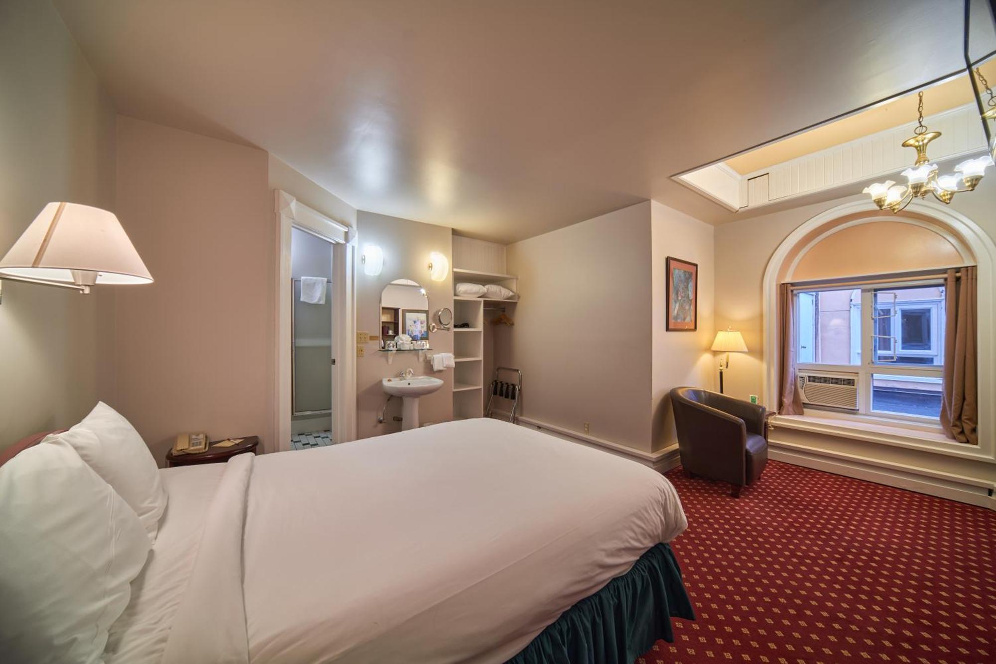 ויקטוריה The Bedford Regency Hotel מראה חיצוני תמונה