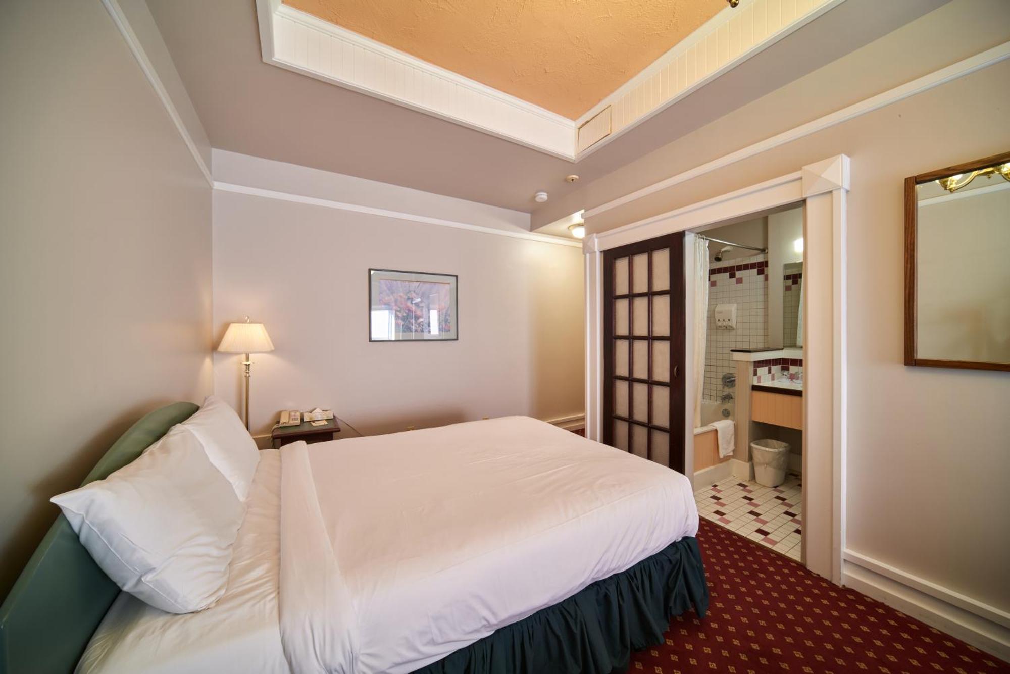 ויקטוריה The Bedford Regency Hotel מראה חיצוני תמונה