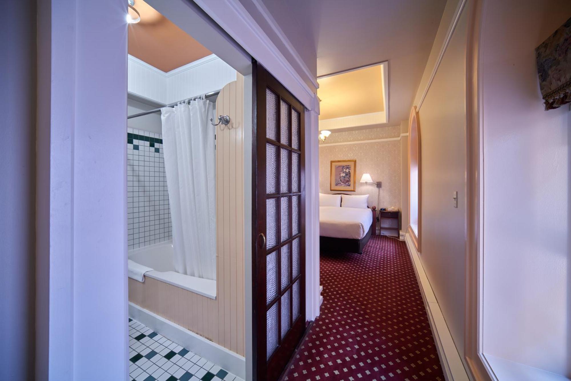 ויקטוריה The Bedford Regency Hotel מראה חיצוני תמונה