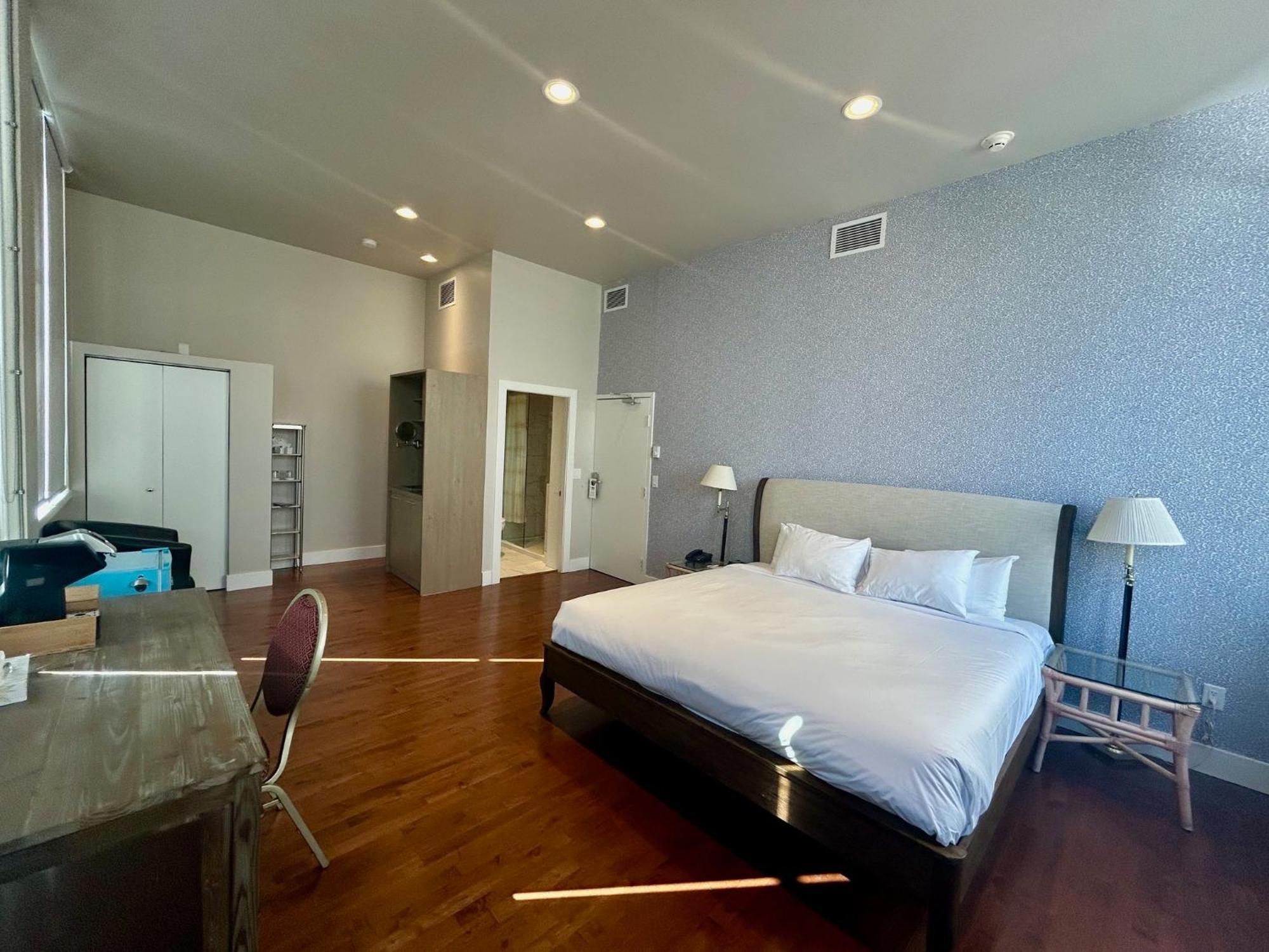 ויקטוריה The Bedford Regency Hotel מראה חיצוני תמונה