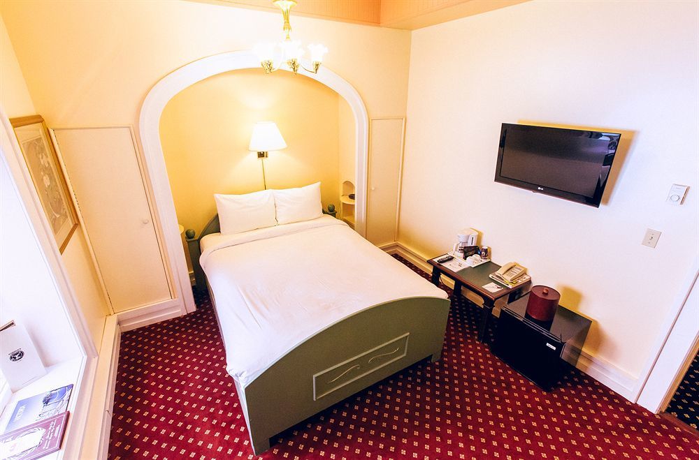 ויקטוריה The Bedford Regency Hotel מראה חיצוני תמונה